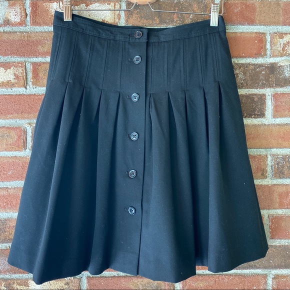 GAP Dresses & Skirts - GAP Stretch || Pleated Skirt with Front Buttons; Size 2